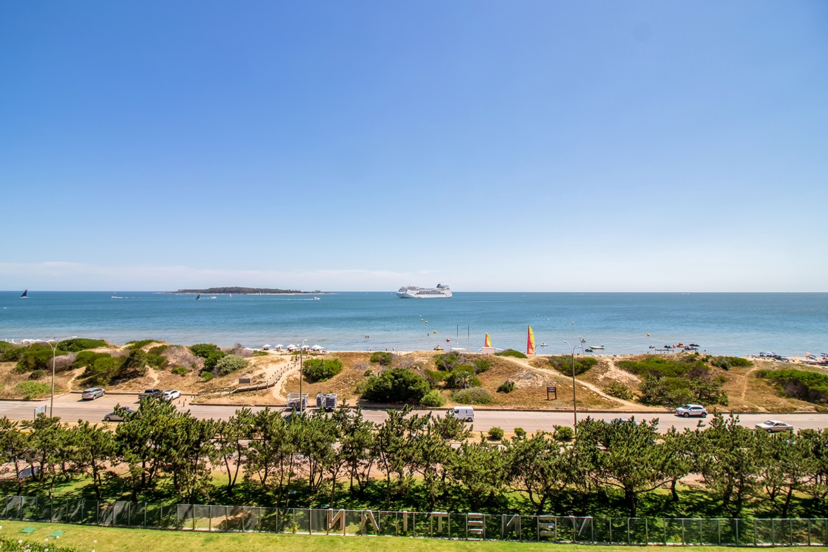  Venta departamento 3 Dorm playa mansa, Punta del este