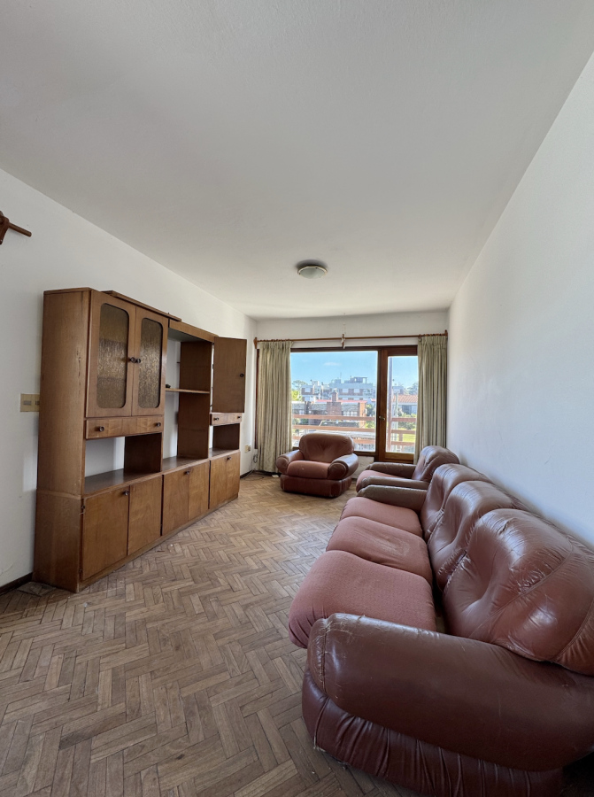  Venta de Apartamentos, de 2 y 3 dormitorios, en Las Delicias, a 4 cuadras de la Playa