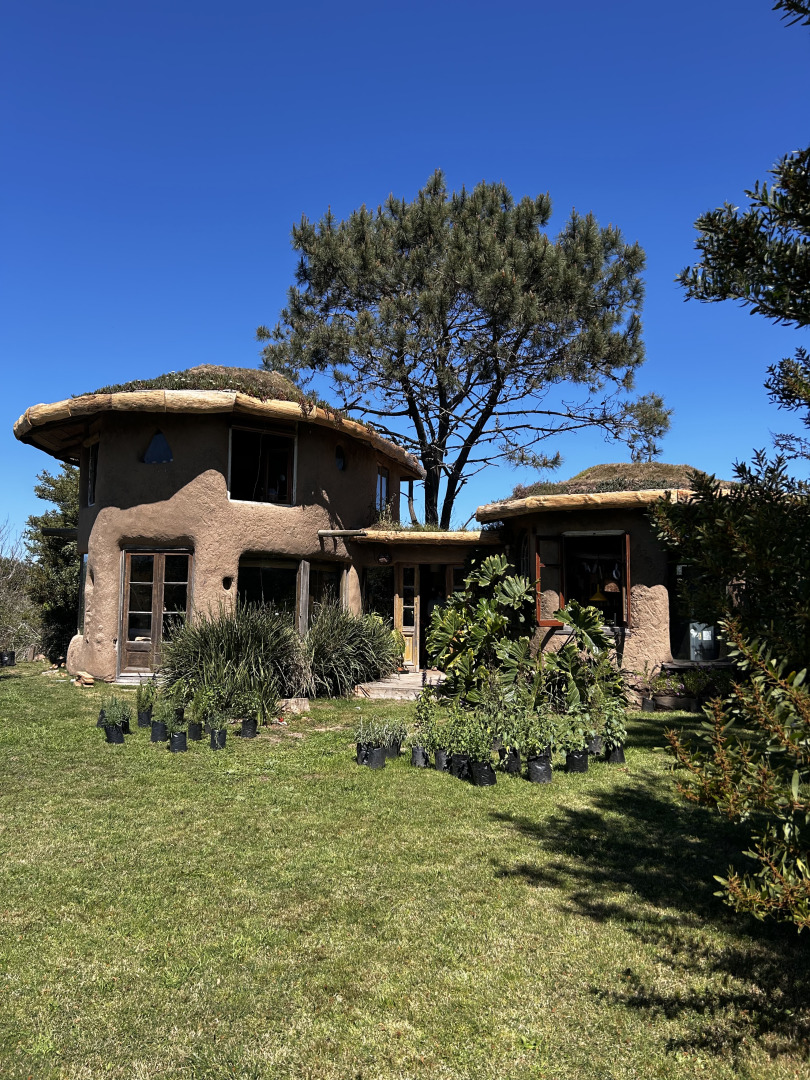  Venta de casa , con 2 dormitorios en Balneario Buenos Aires, muy cerca del mar.