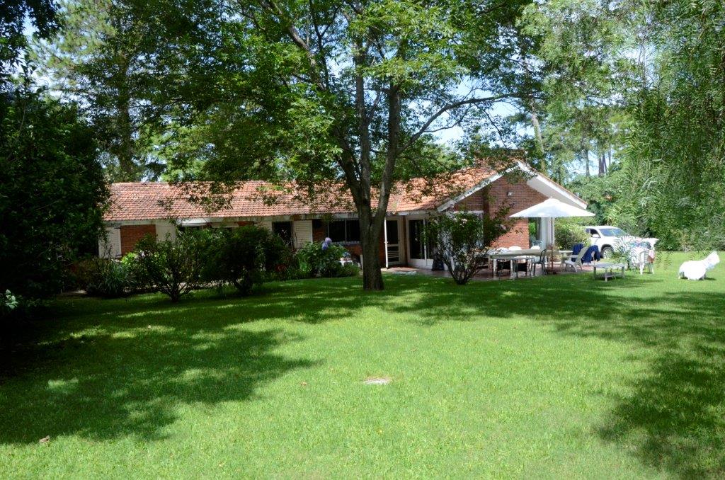  Venta Casa 4 Dormitorios 3 Baños en Golf - Punta del Este