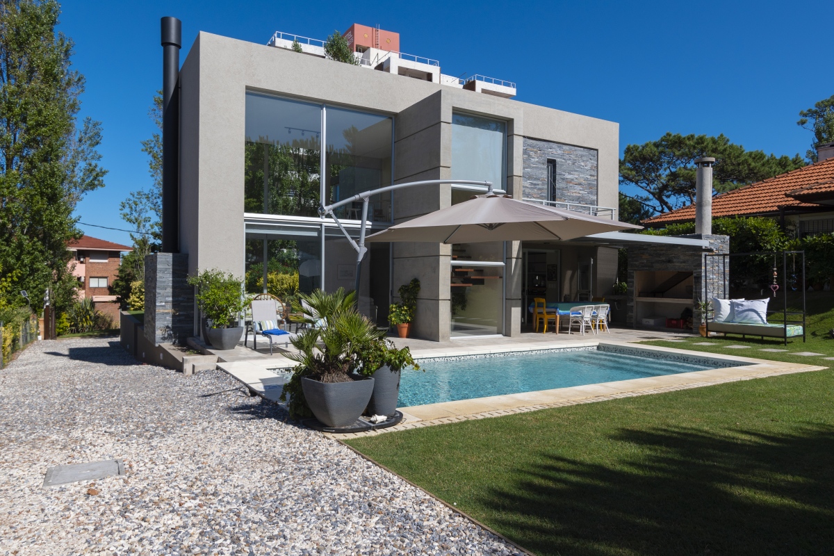  Casa en Venta Moderna de construccion tradicional, cerca del mar. 
