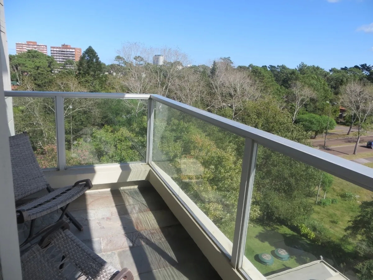 Apartamento en venta de dos dormitorios en Punta del Este