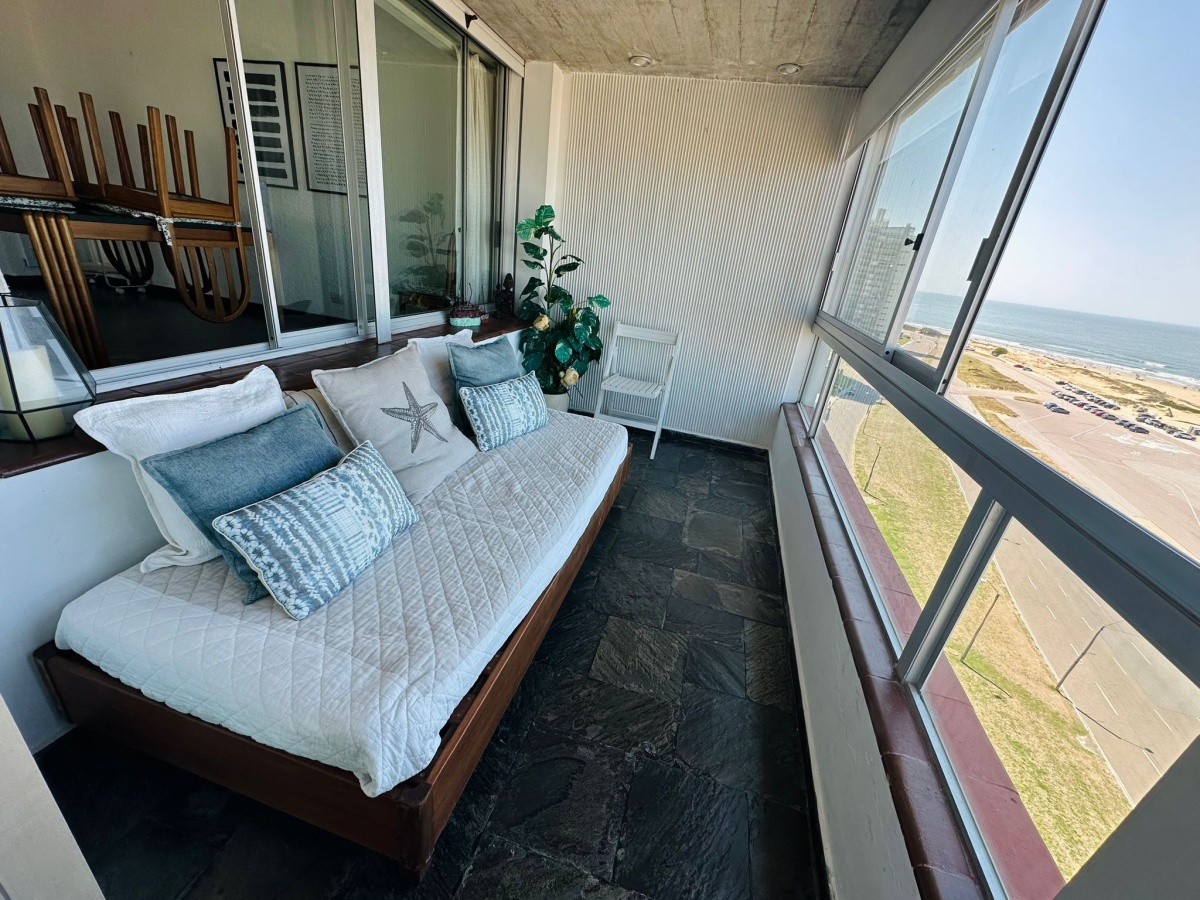  Apartamento de 3 dormitorios en venta en Punta del Este
