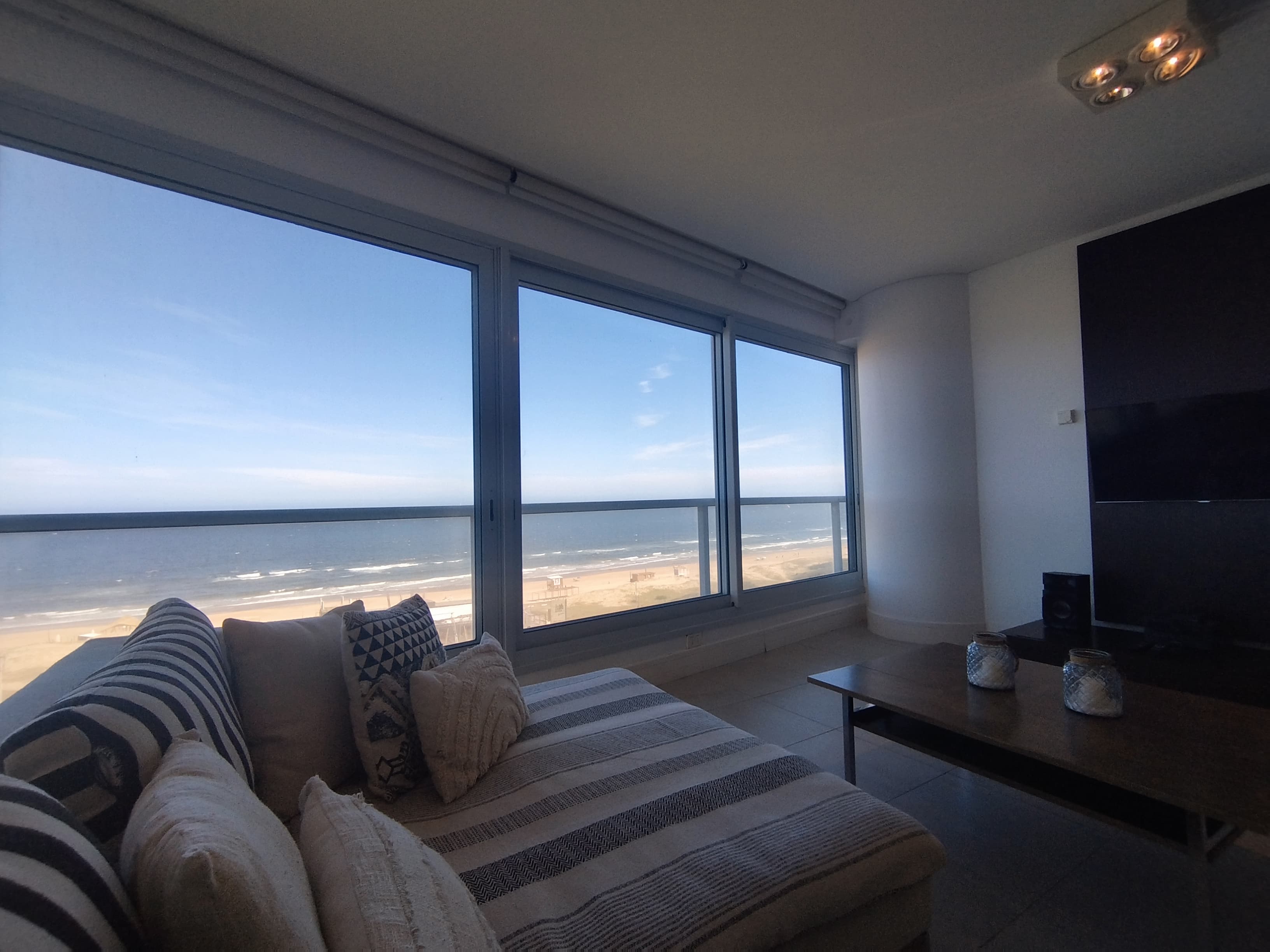  venta de apartamento frente a playa brava