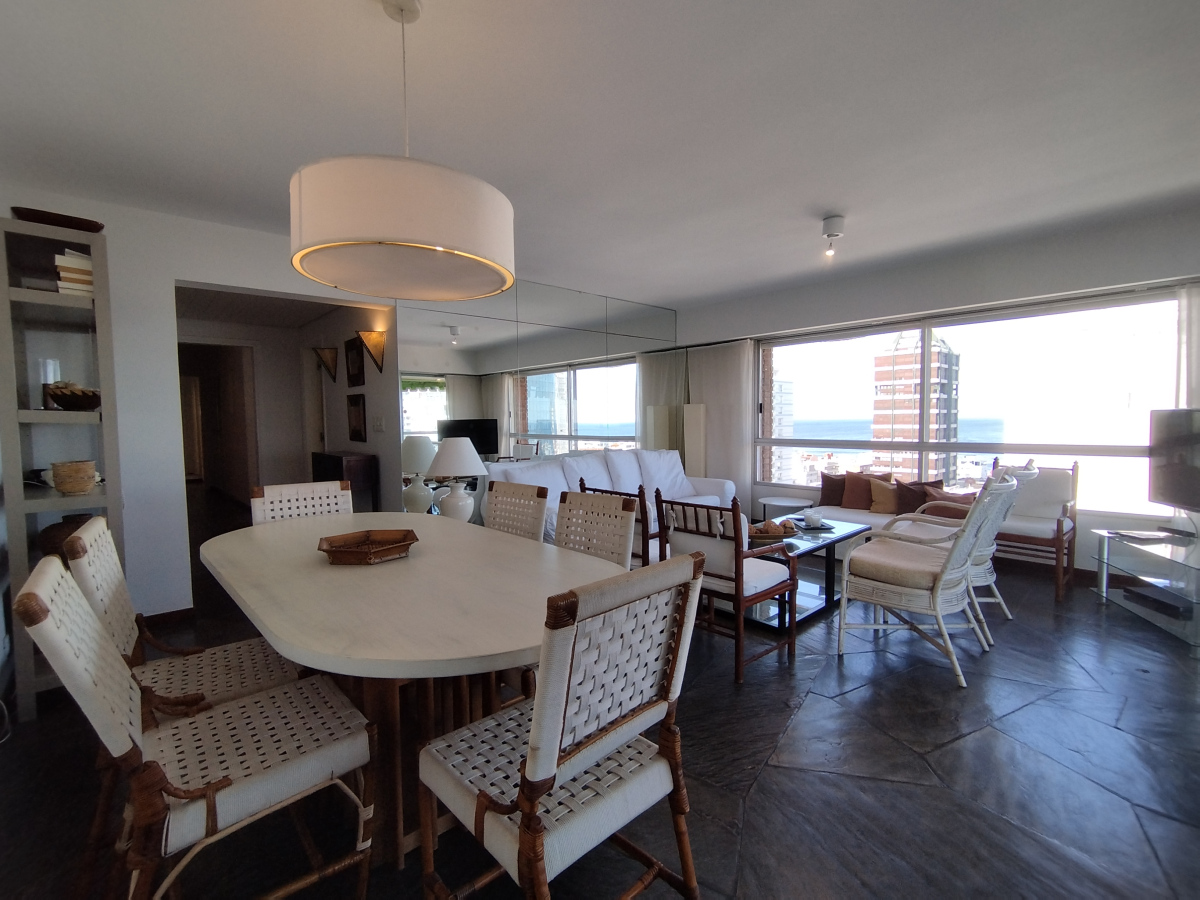  Apartamento de 3 dormitorios en venta y en alquiler en Punta del Este