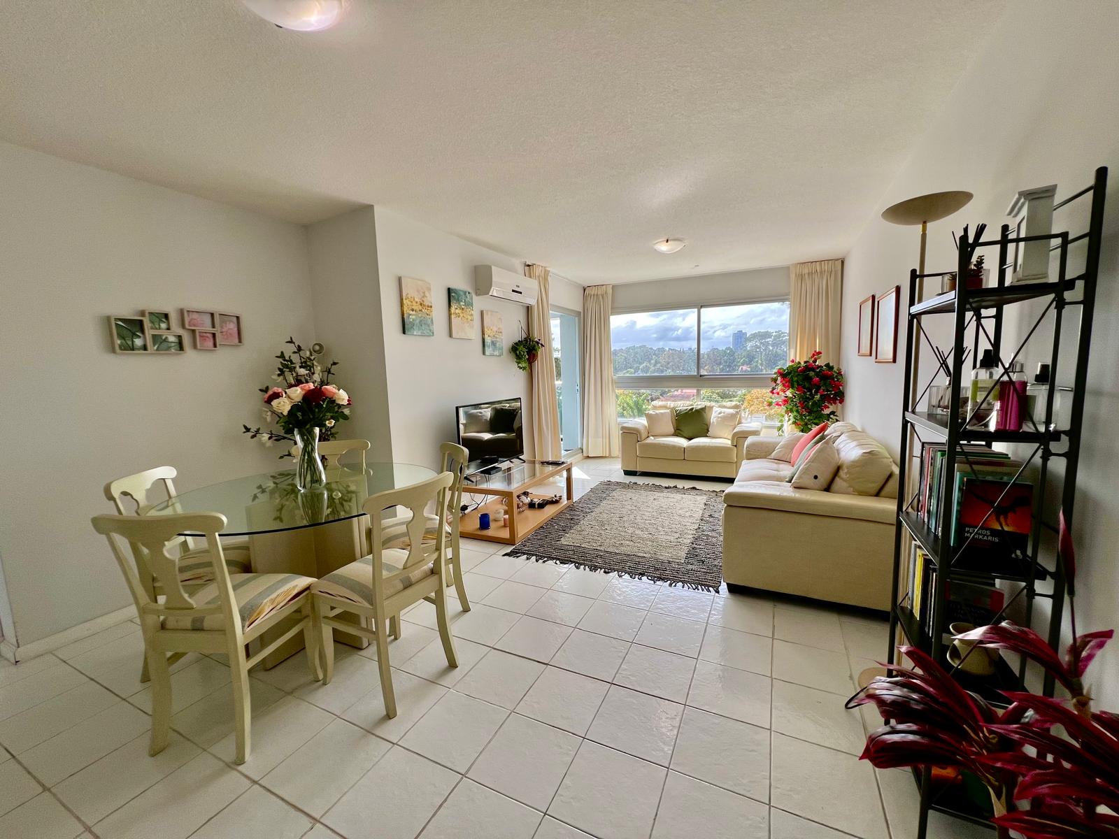  Apto en venta de 2 dormitorios, 2 baños, 1 en suite Mansa Pda. 8