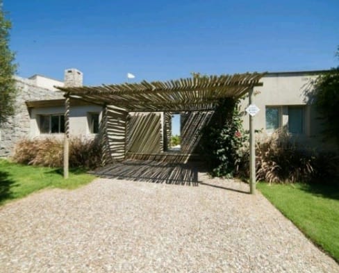 https://ri.com.uy/inmobiliarias/262/fotos/casas/0e4d50ed35087aaf026031782505e9be.jpg