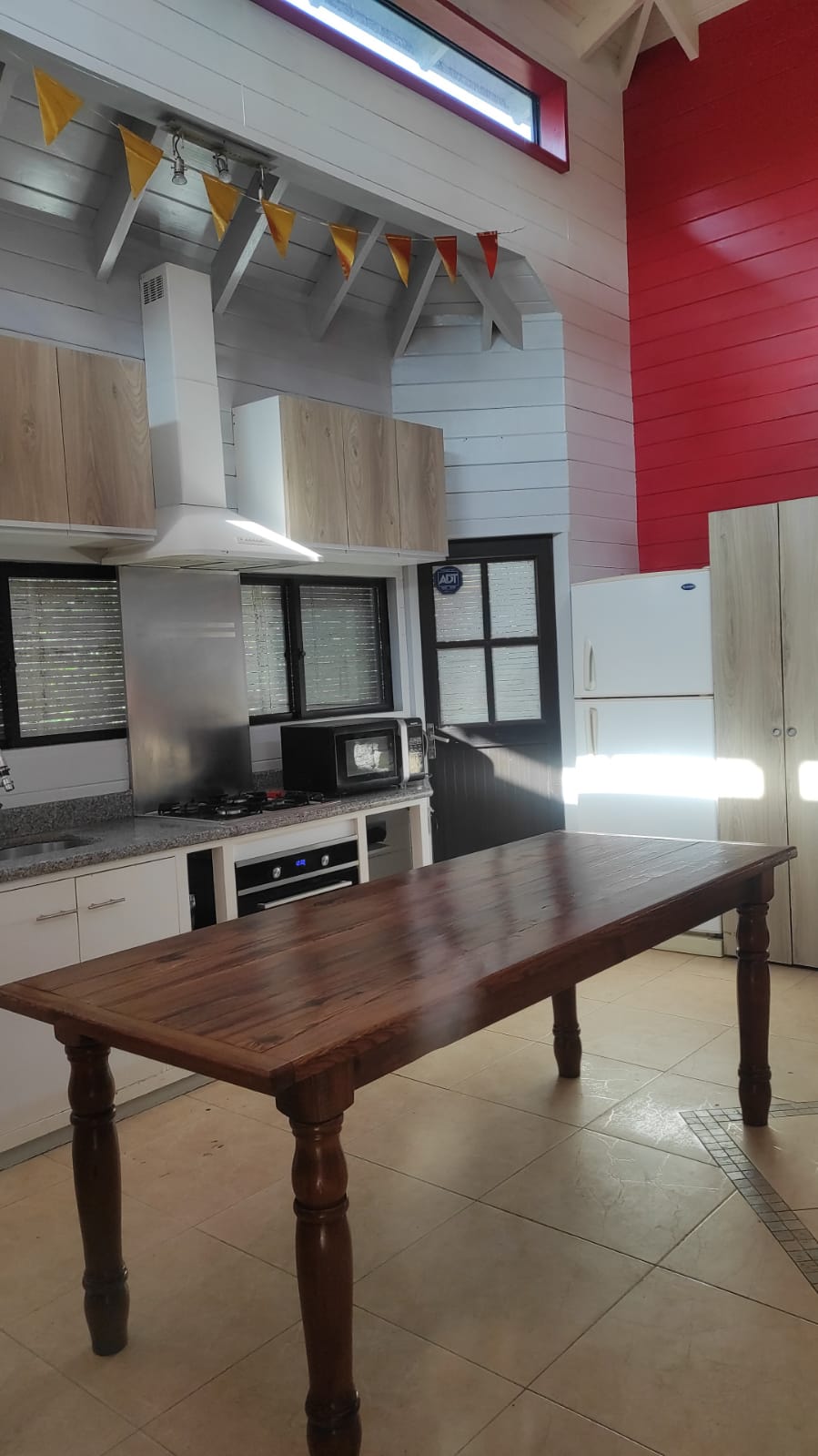 https://ri.com.uy/inmobiliarias/262/fotos/casas/148188dd8fe80b8bade4c1a822a5b992.jpg
