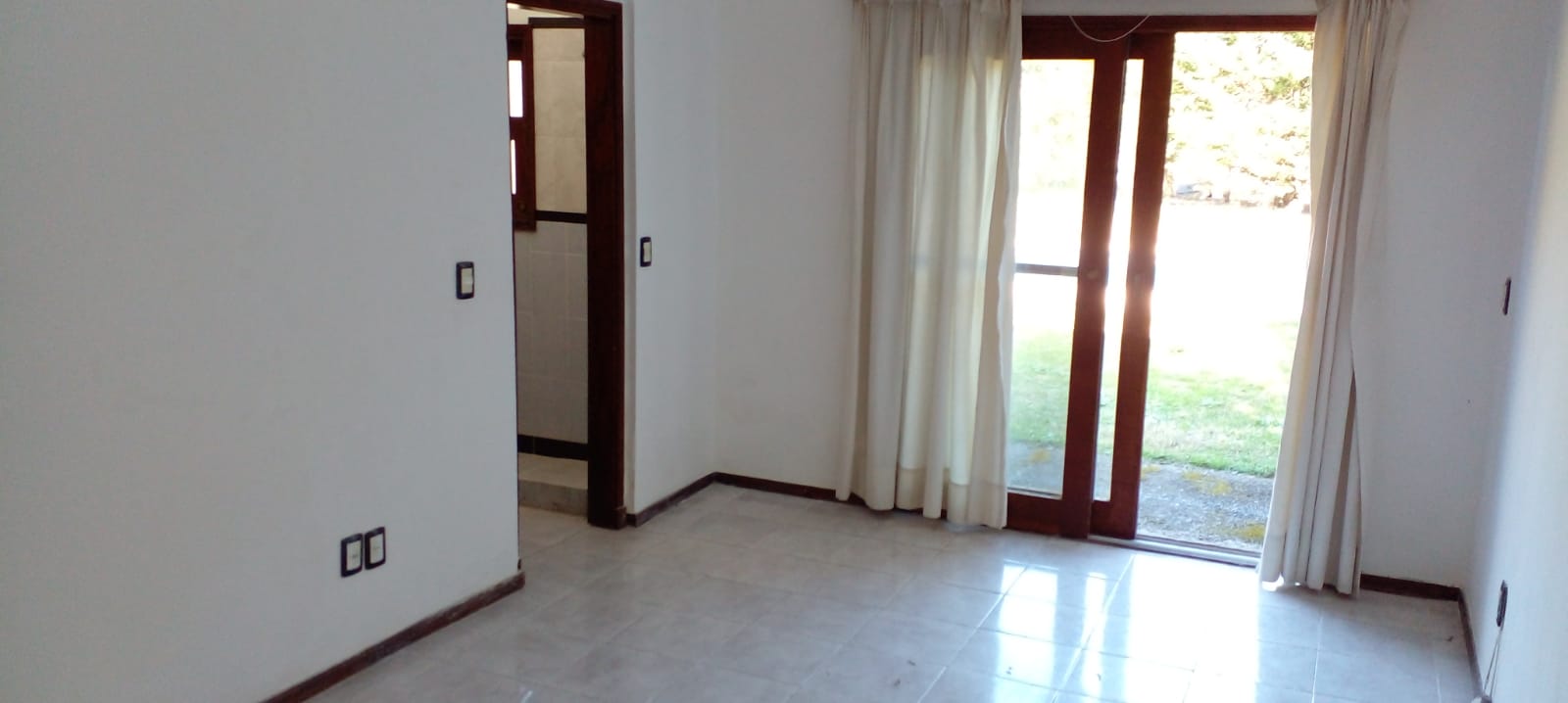 https://ri.com.uy/inmobiliarias/262/fotos/casas/226d817ed048ed3a6f24d3a99d8698c5.jpg