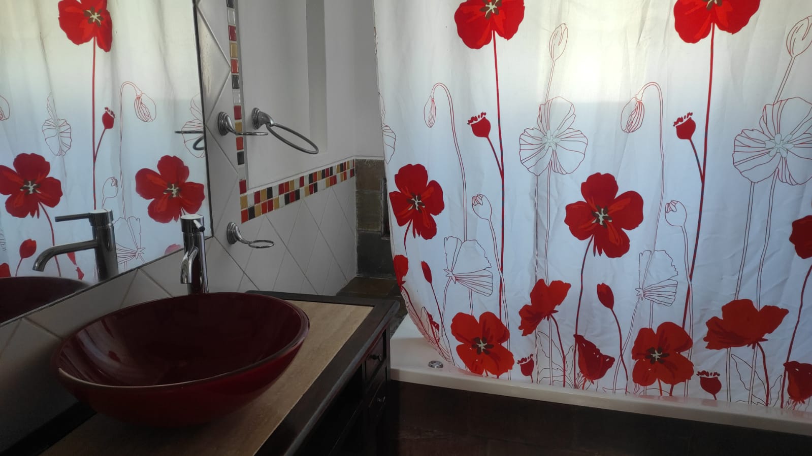 https://ri.com.uy/inmobiliarias/262/fotos/casas/5cb2e7c8f6a2ef9d8f3d82709bb44a58.jpg