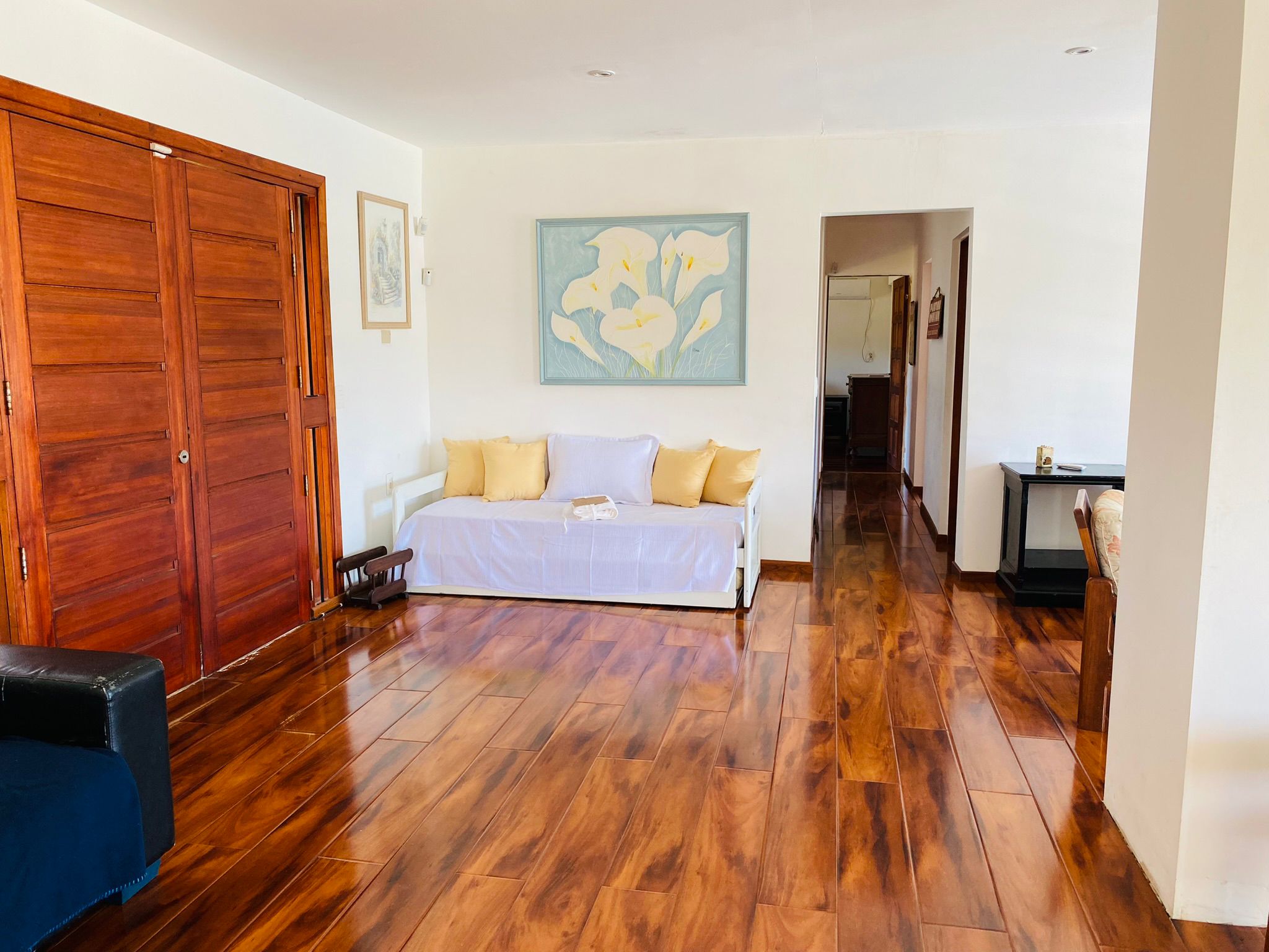 https://ri.com.uy/inmobiliarias/262/fotos/casas/a96985ce9821affa8392d1a06157b745.jpg