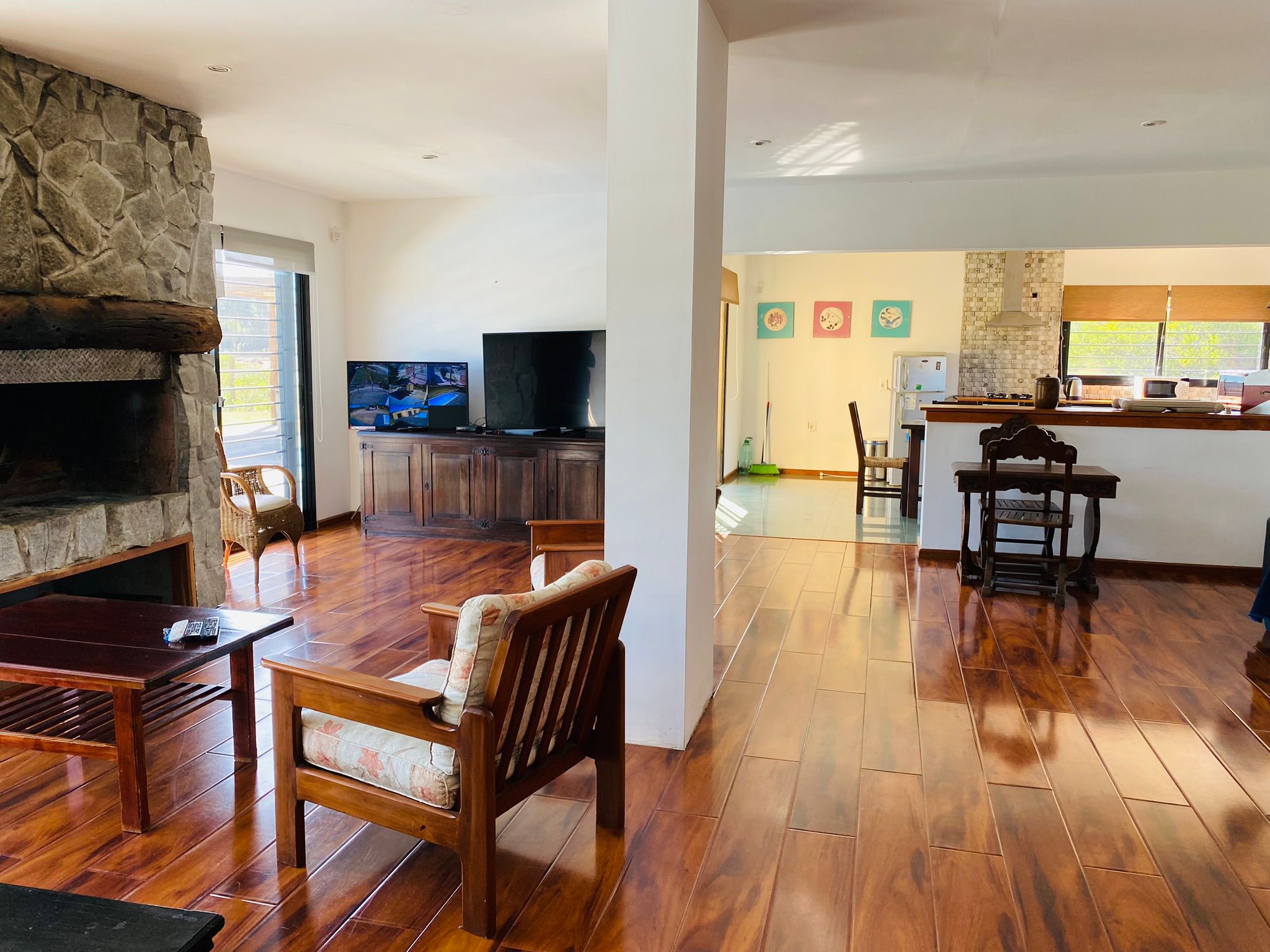 https://ri.com.uy/inmobiliarias/262/fotos/casas/cd314bb2a6679620d8ea5f6e2d05fe55.jpg