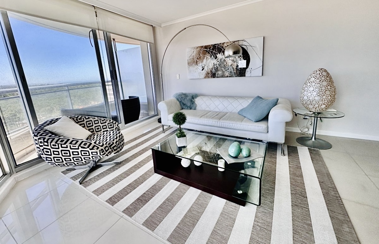  Apartamento de 3 Dormitorios en Venta, Ocean Drive Punta del Este