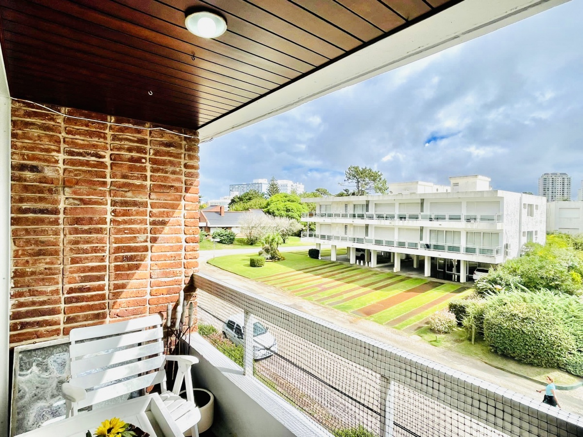  Apartamento de 2 Dormitorios en Aidy Grill a Pocos Metros de Playa Brava - Venta