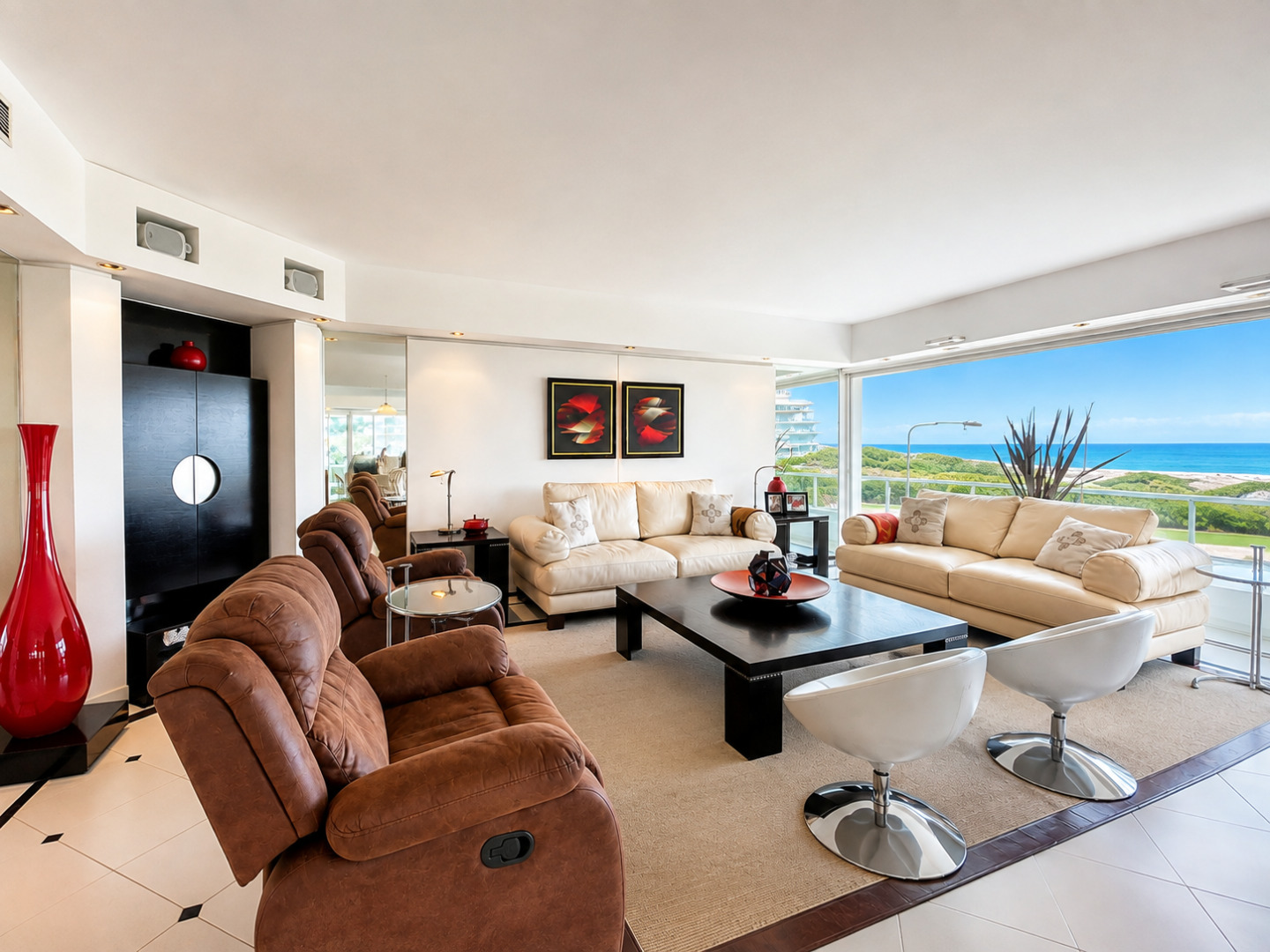  Exclusivo Apartamento Frente al Mar en Playa Brava, 4 Dormitorios 