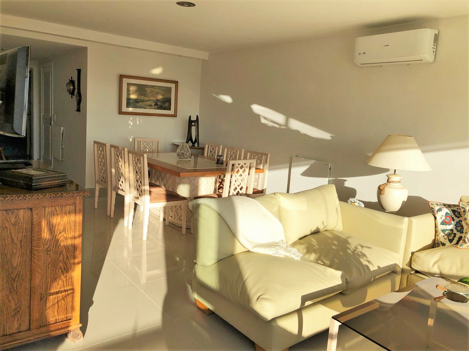  Apartamento de 2 Dormitorios Frente a Playa Mansa