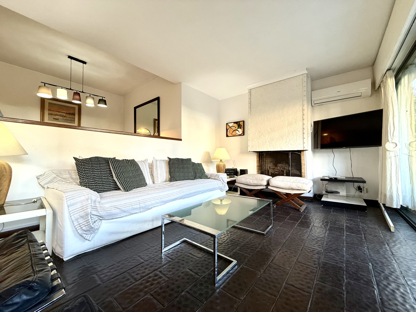  Apartamento en venta con alma de casa. Zona Península Punta del Este