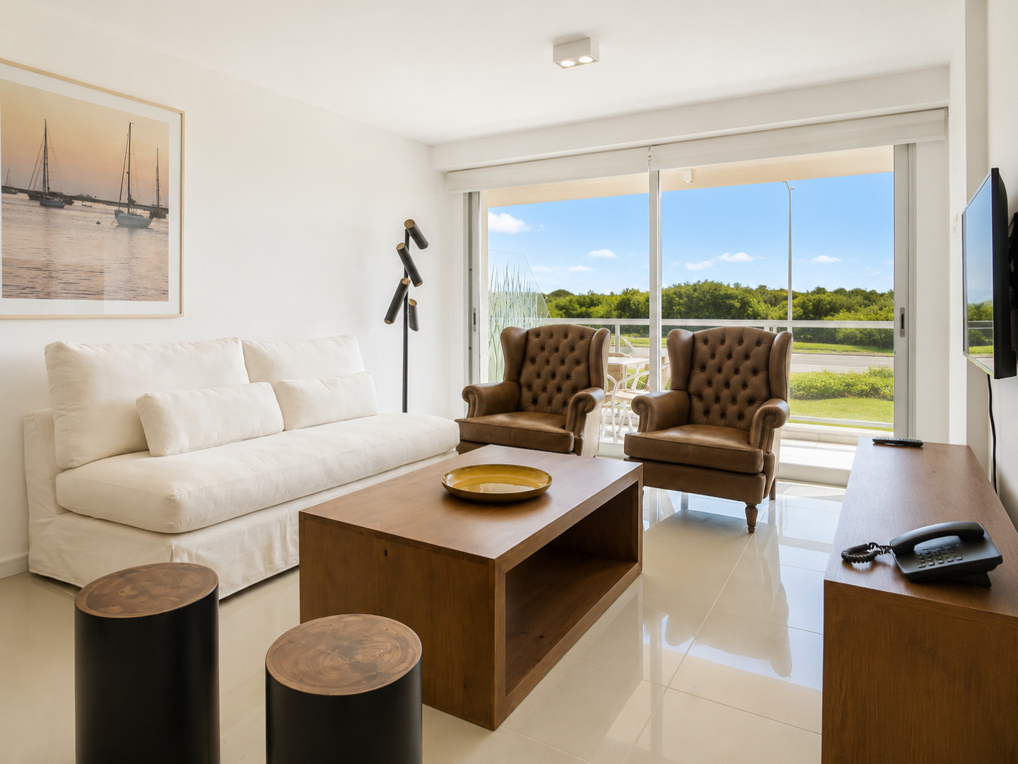  Apartamento de 3 Dormitorios Primera Línea del Mar, Playa Brava Punta del Este