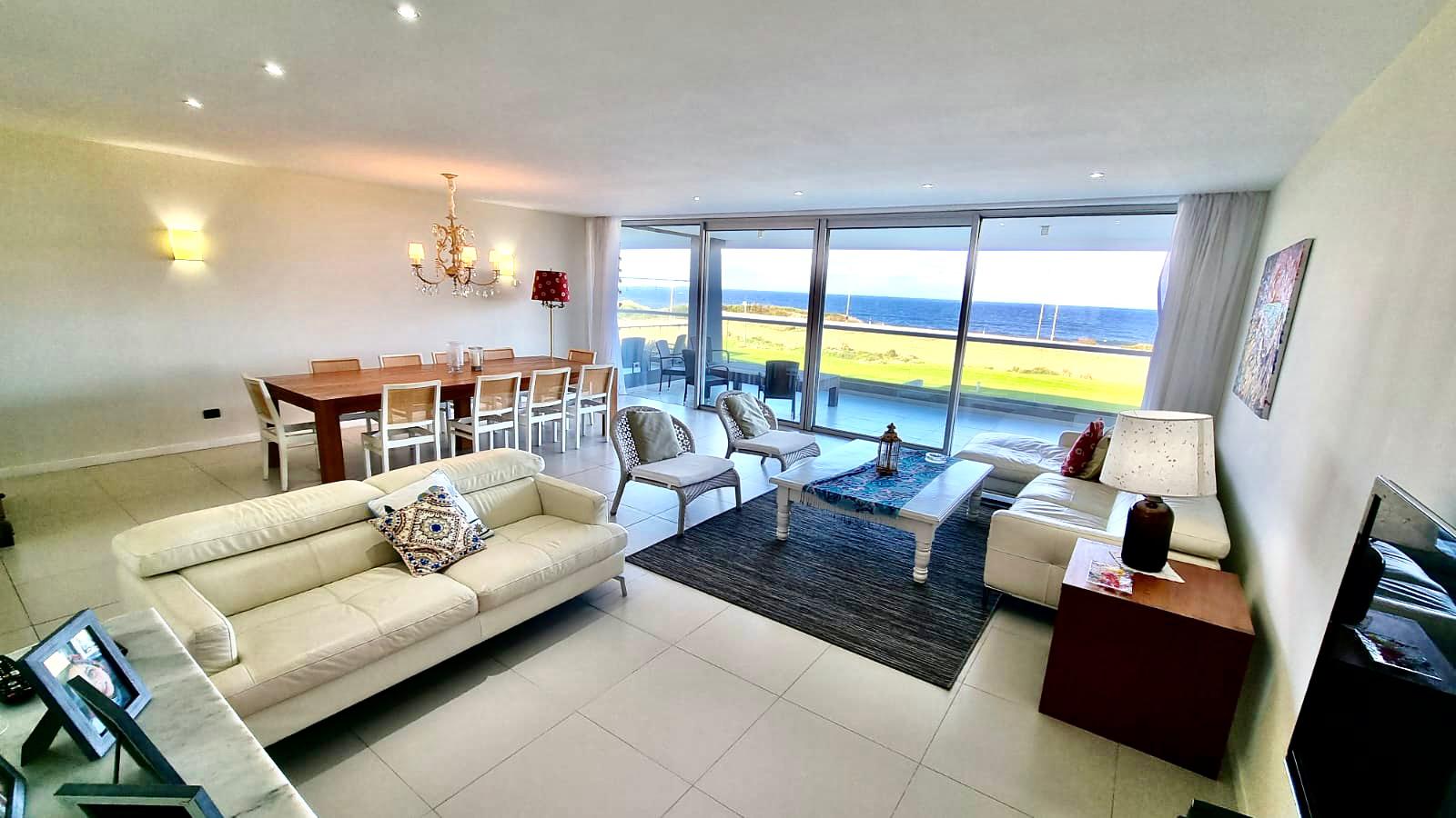  Venta y alquiler temporario de exclusivo departamento de cuatro dormitorios mas dependencia con piscina propia y parrillero, Tiburón Terraza, Brava