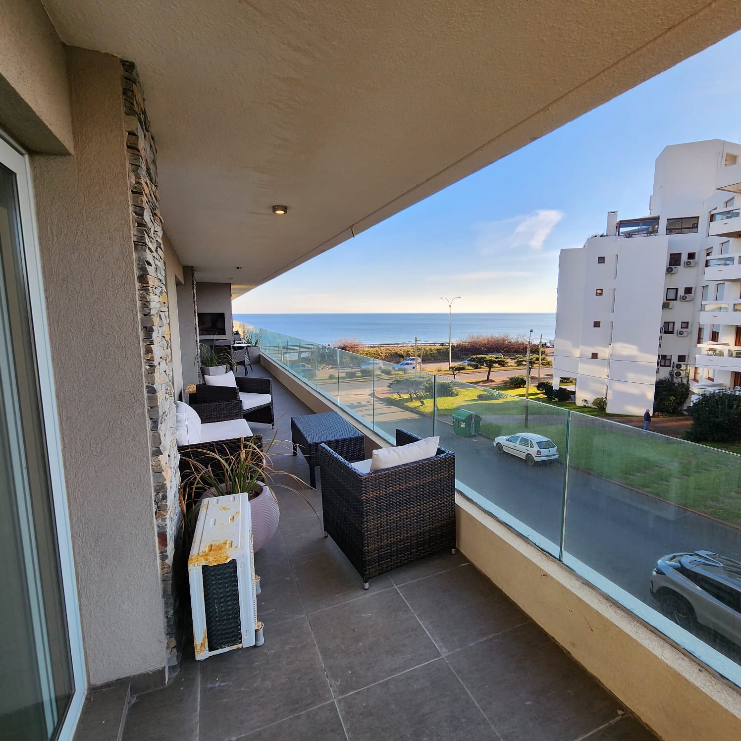  Alquiler Anual o Venta, frente al mar.