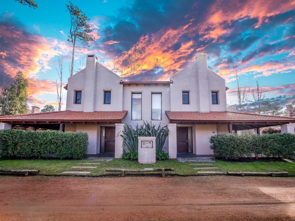  ALQUILER ANUAL, DUPLEX 2 Dormitorios 3 Baños BARRIO PRIVADO PARQUE PINARES