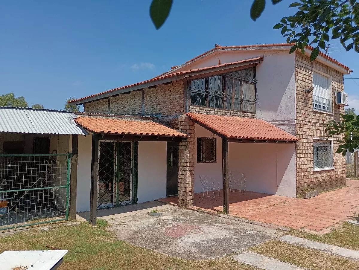  Venta de casa con 4 dormitorios en zona Marindia 