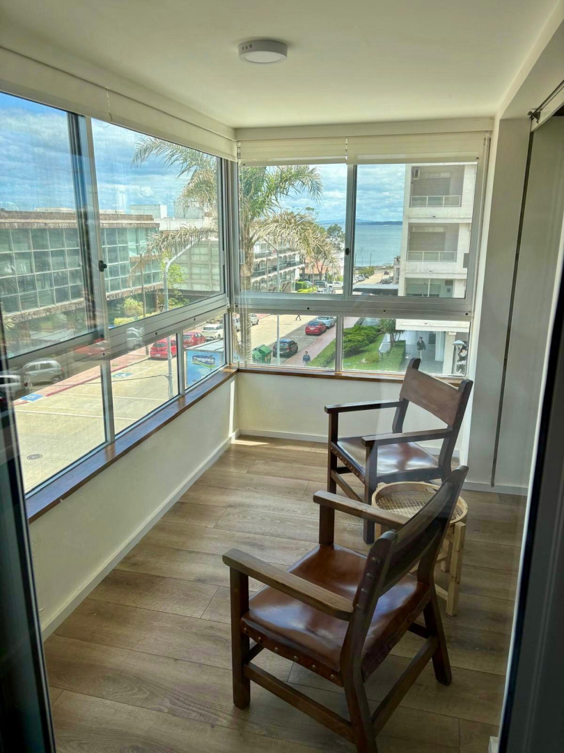  Alquiler Anual, 3 dormitorios, con garage, Peninsula, Punta del Este