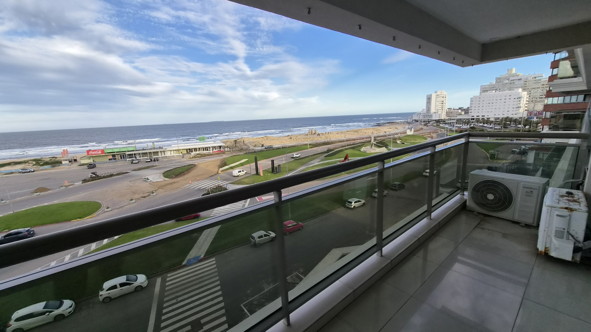  PUNTA DEL ESTE PLAYA BRAVA APTO DE 3 DORMITORIOS Y DEPENDENCIA AMENITIES DE LUJO