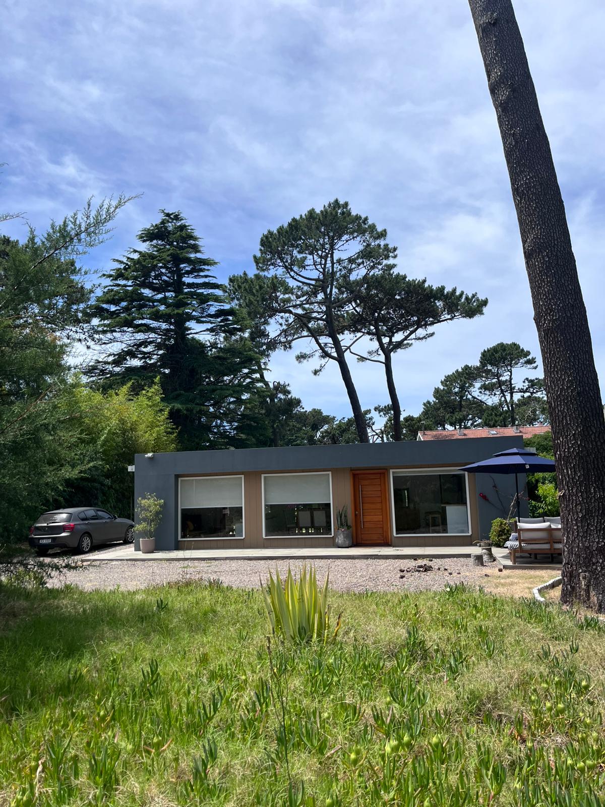  Alquiler temporada Casa 2 dormitorios, zona Playa Brava, Punta del este.