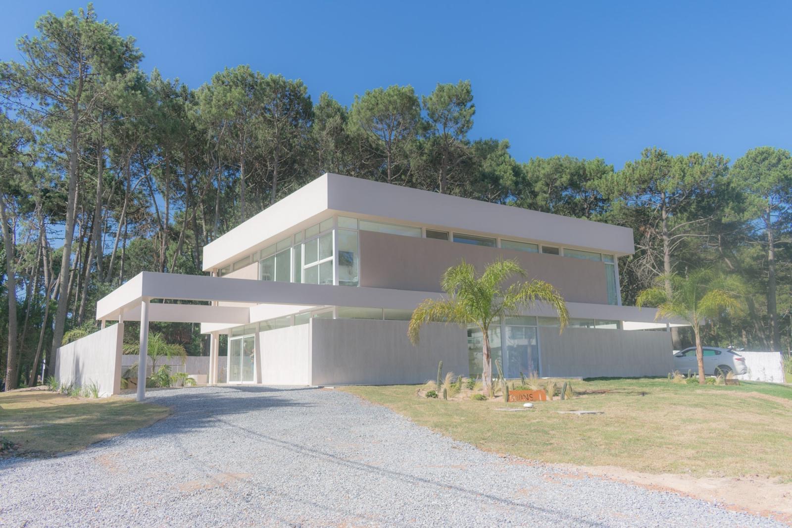  Casa en venta, a estrenar, 4 dormitorios, piscina climatizada, Solanas, Punta Ballena