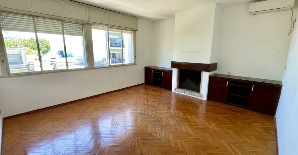  Venta de 2 apartamentos en Cordon, uno de 3 dormitorios y un monoambiente