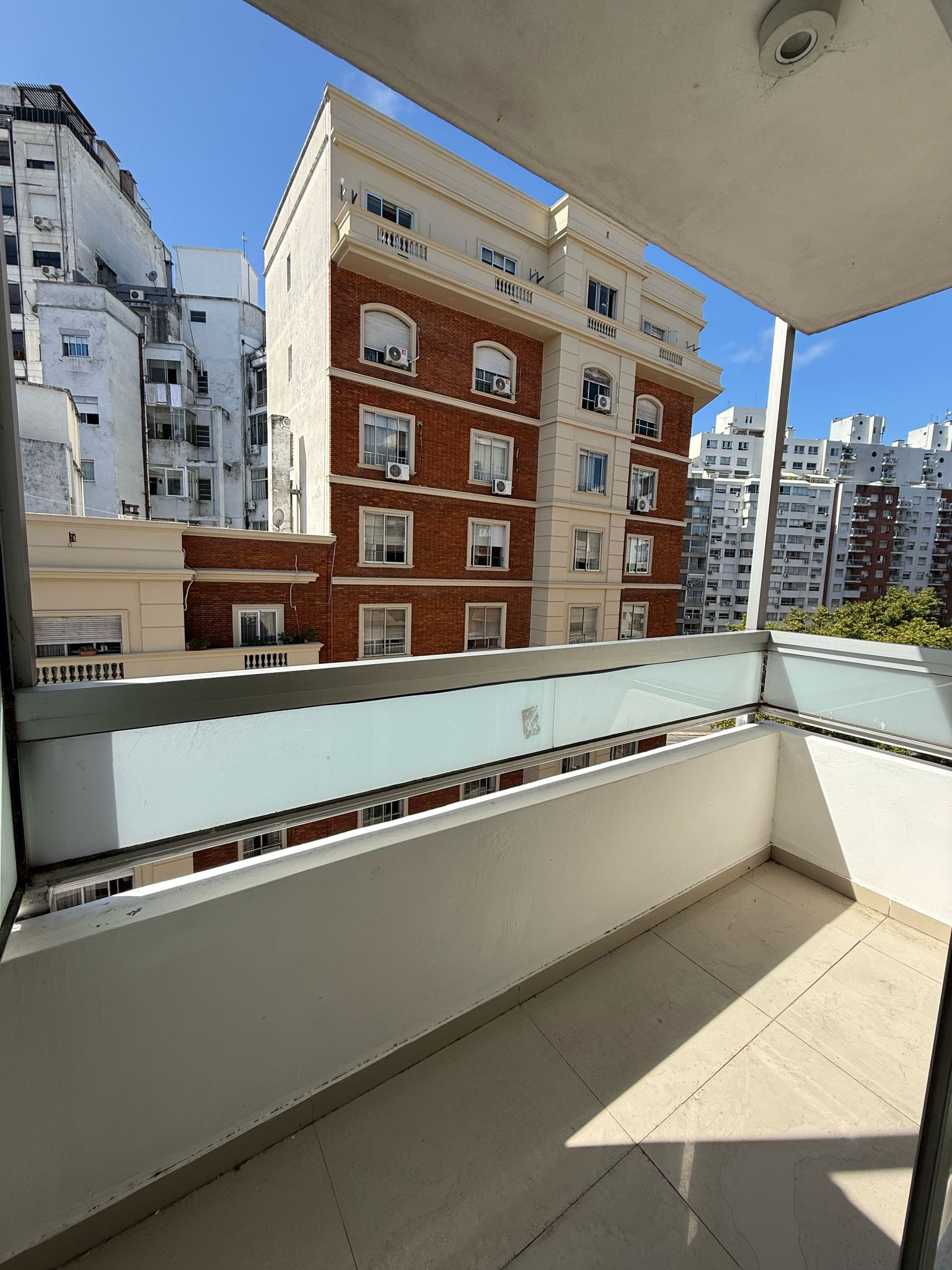  Venta Apartamento 2 dormitorios 1 baño Garage Tres Cruces Porteria