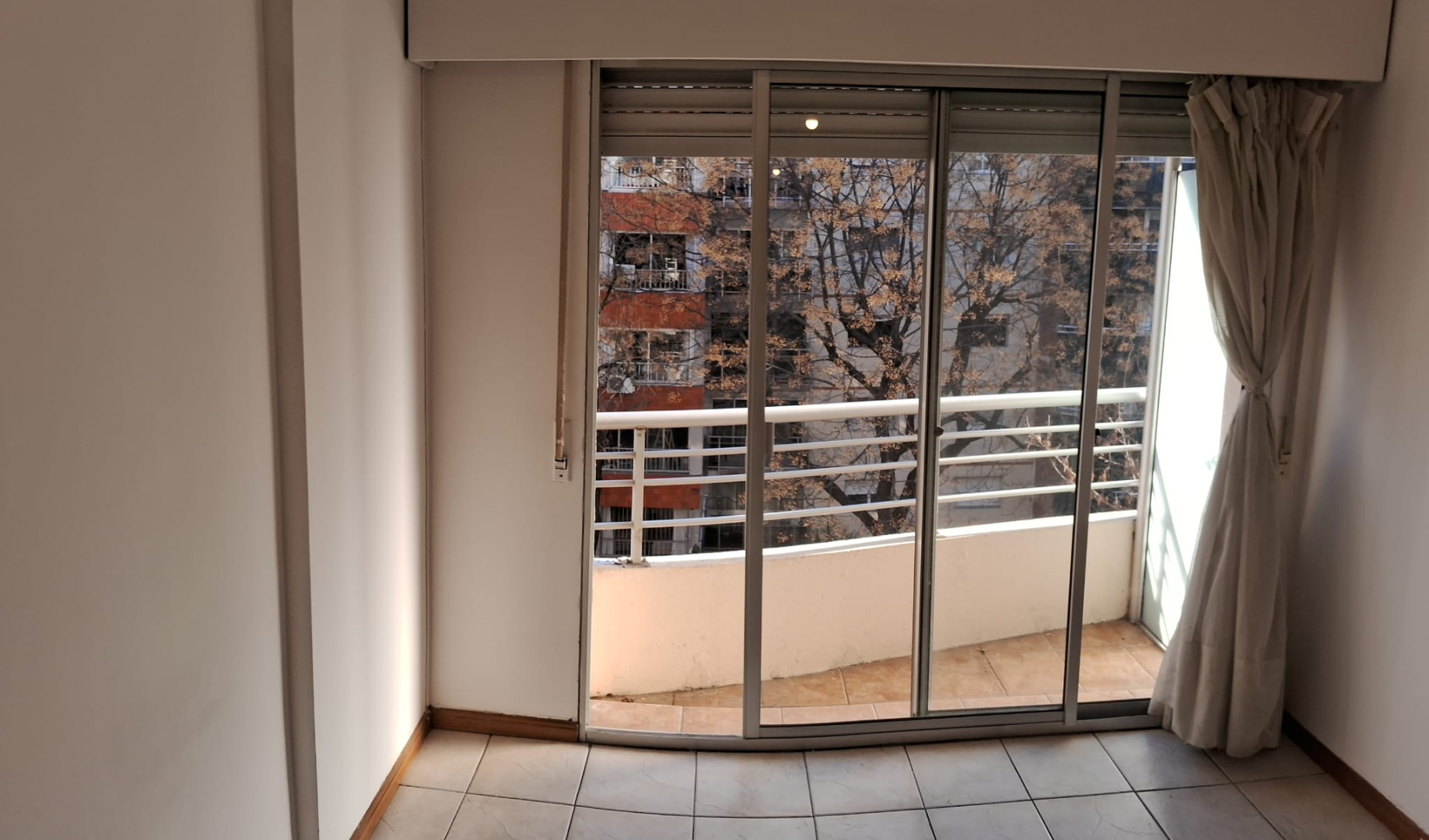 Alquiler Pocitos, Rambla, apartamento monoambiente con terraza