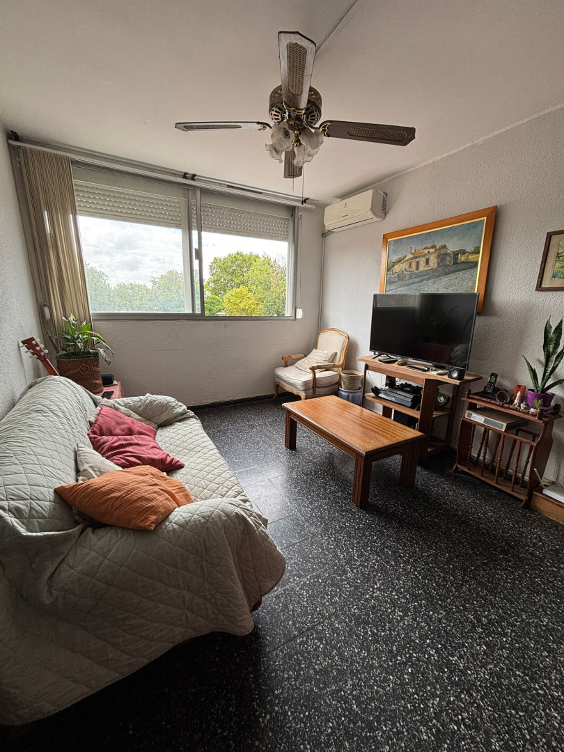  Apartamento en venta de tres dormitorios en Camino Carrasco