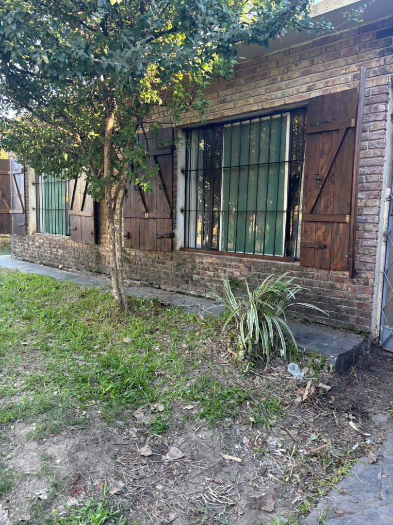 Casa en alquiler en Lagomar Sur de 4 dormitorios y 2 baños