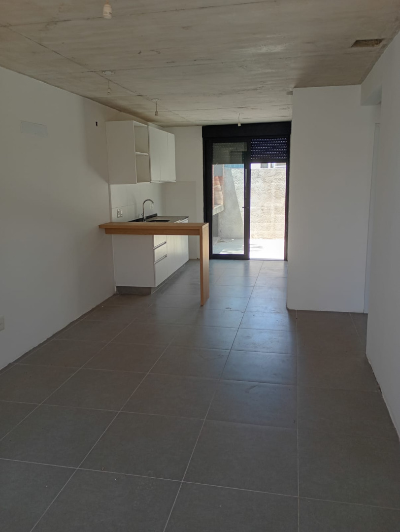  Venta casa Malvín Norte, 2 dormitorios, 1 baños, cochera, patio con parrillero