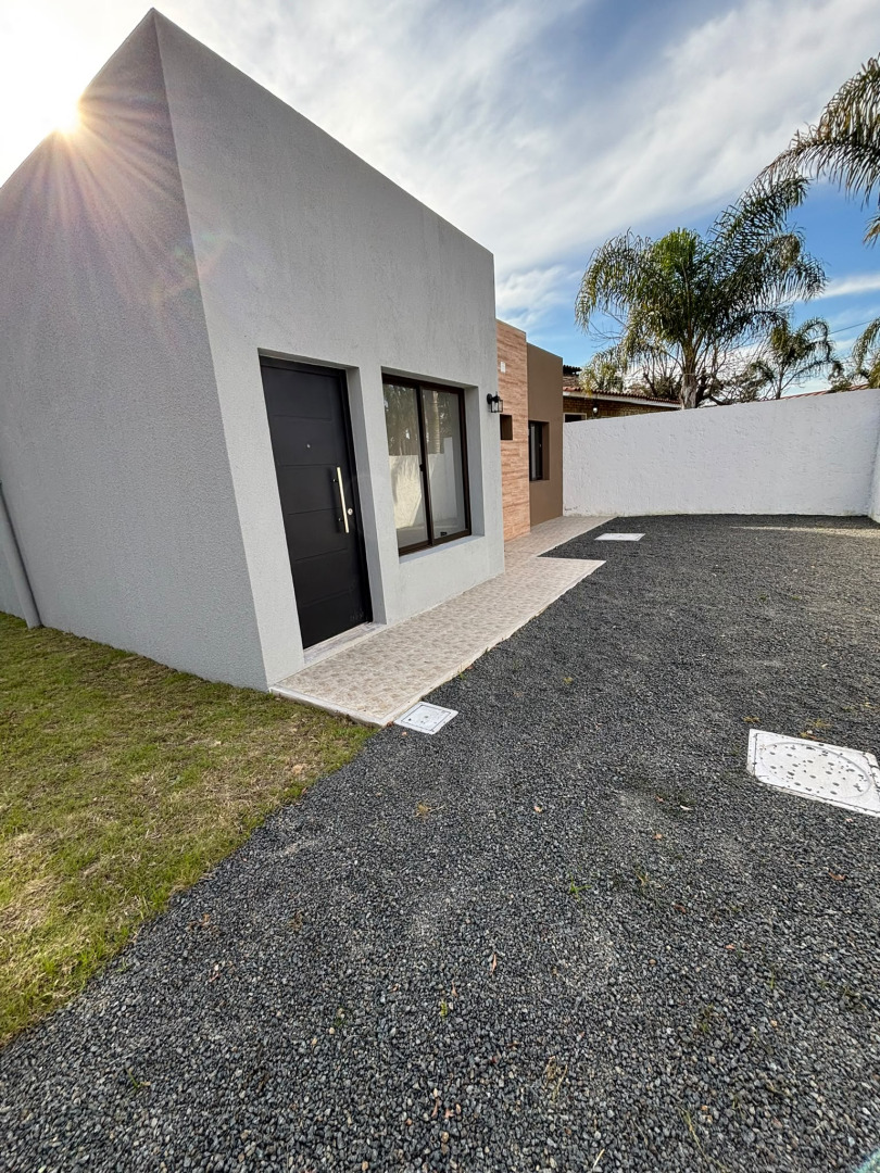  Casa en venta a estrenar en Lomas de Solymar 3 dormitorios 2 baños parque con parrillero