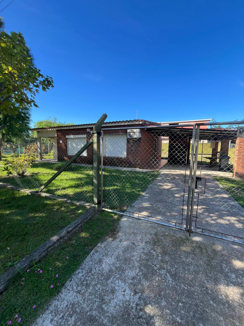  Venta de casa en Salinas, 2 dormitorios, estufa leña, parrillero