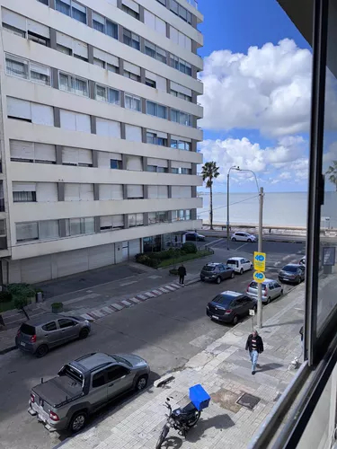  Alquiler Monoambiente  A Media Cuadra De La Rambla Pocitos