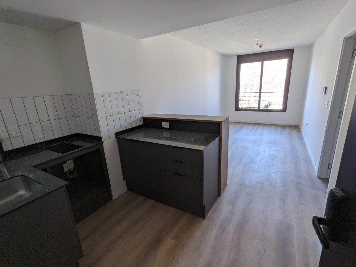  En Alquiler Hermoso Monoambiente En  Palermo, Montevideo