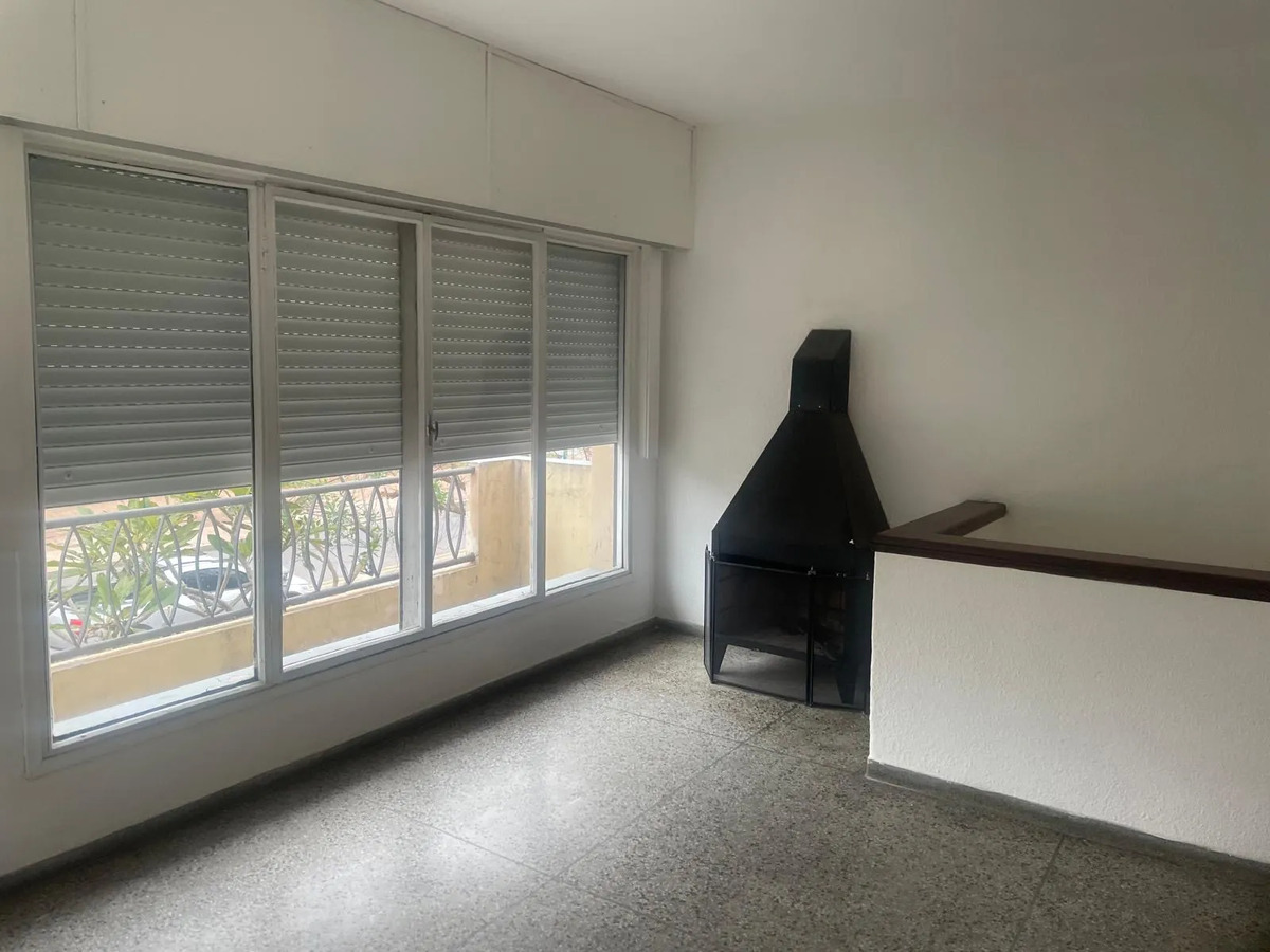  Alquiler Casa De Altos 2 Dormitorios Terraza Con Parrillero En Larrañaga
