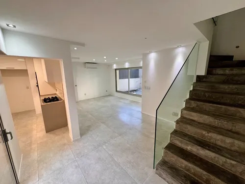  HERMOSA CASA DE 3 DORM, 4 BAÑOS Y  COCHERA EN POCITOS 