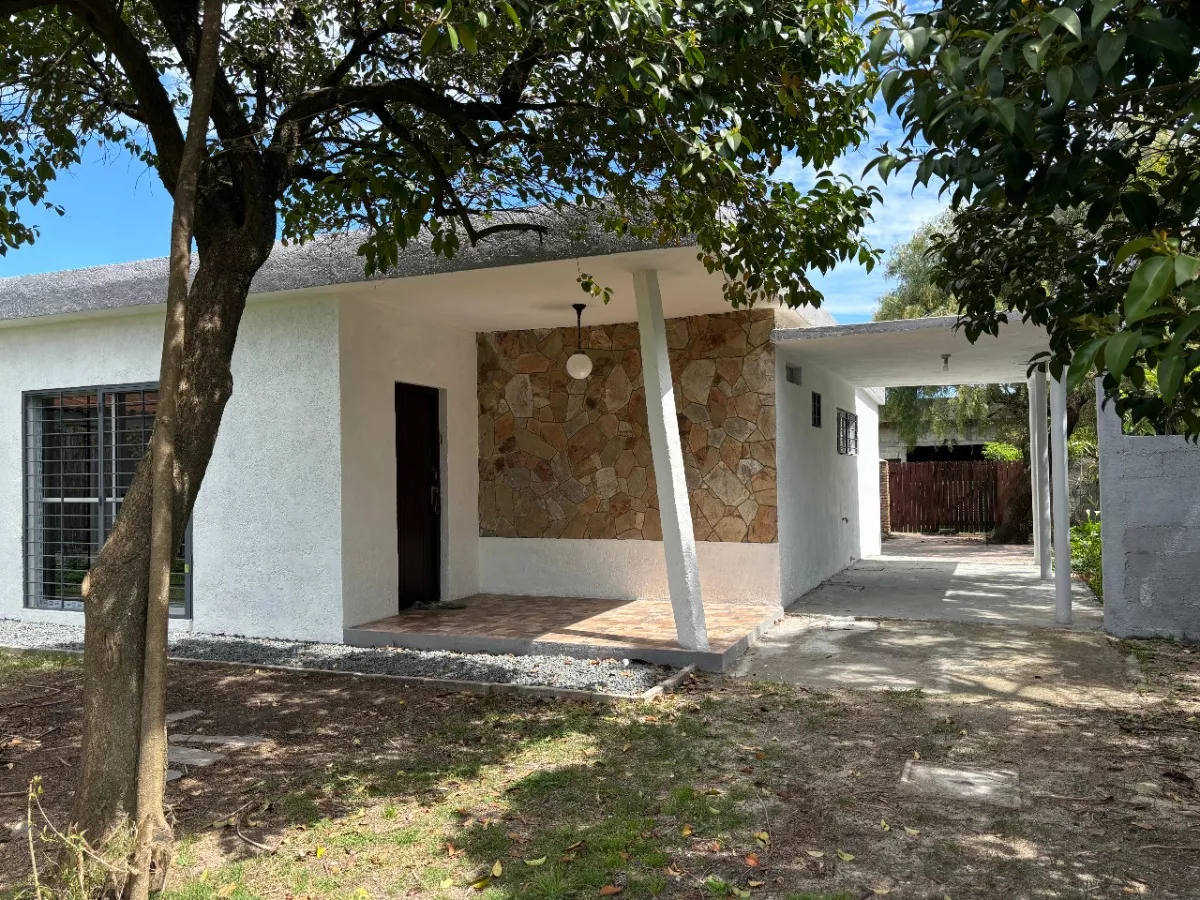  Se Vende Casa de 3 Dormitorios En Lagomar Sur Gran Terreno Cochera