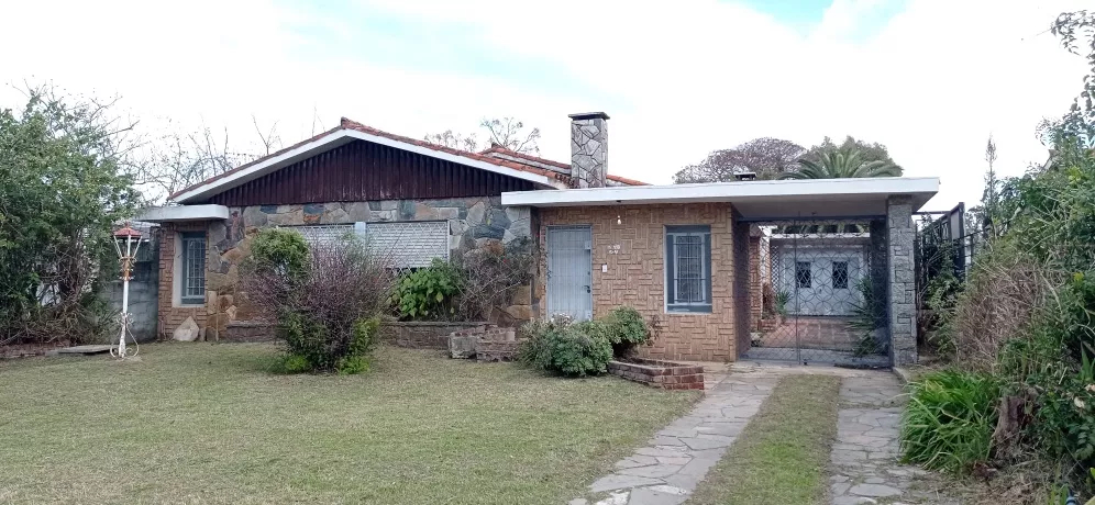  Venta Casa 2 Dormitorios Cochera Extenso Terreno En Lagomar