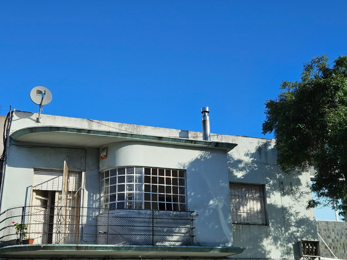  En Venta Casa 3 Dormitorios, 2 Baños, Parrillero Y Azotea En La Blanqueada