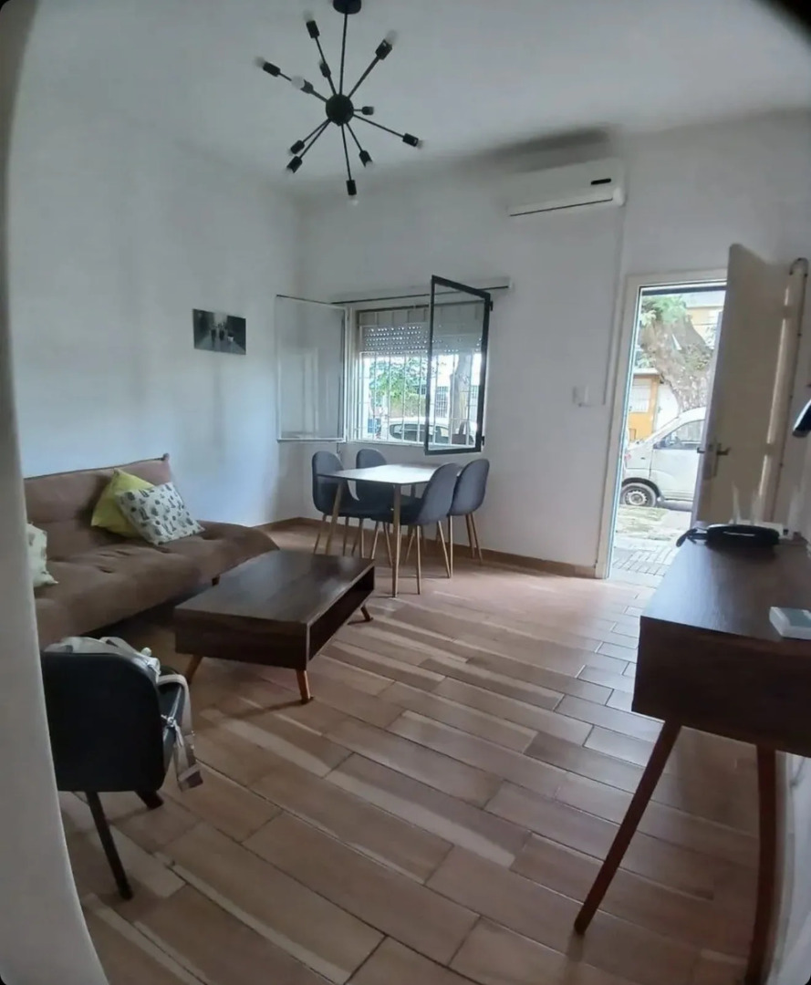  Alquiler De Casa 1 Dormitorio Con Patio Al Frente Sin Gastos Comunes En Aires Puros
