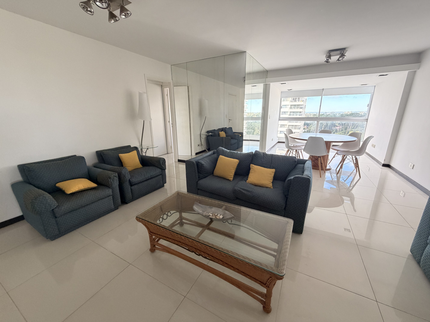  Oportunidad en Roosevelt, apartamento de 3 dormitorios , reciclado 