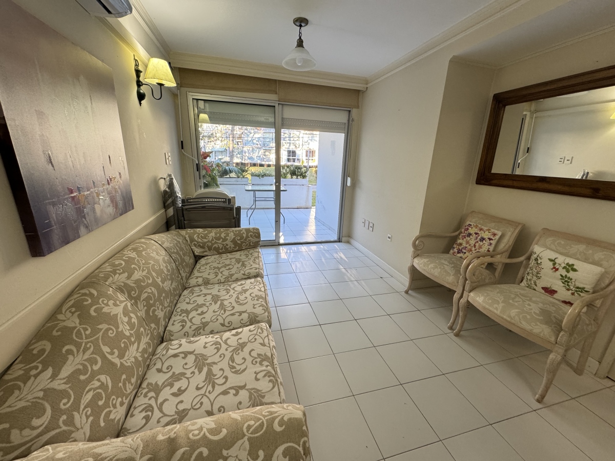  Apartamento en venta de dos dormitorios en Punta del Este 