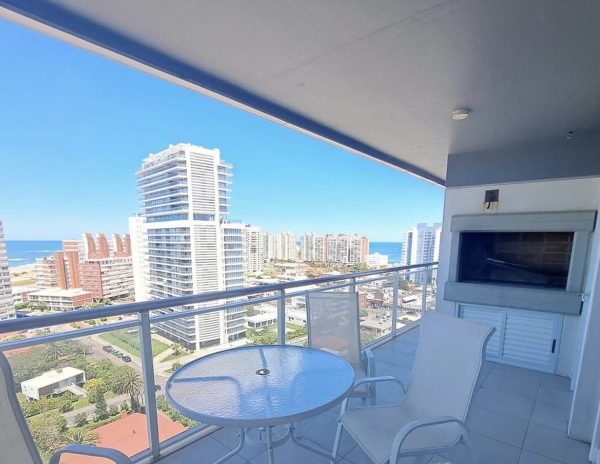  Apartamento de dos dormitorios en venta en Punta del Este