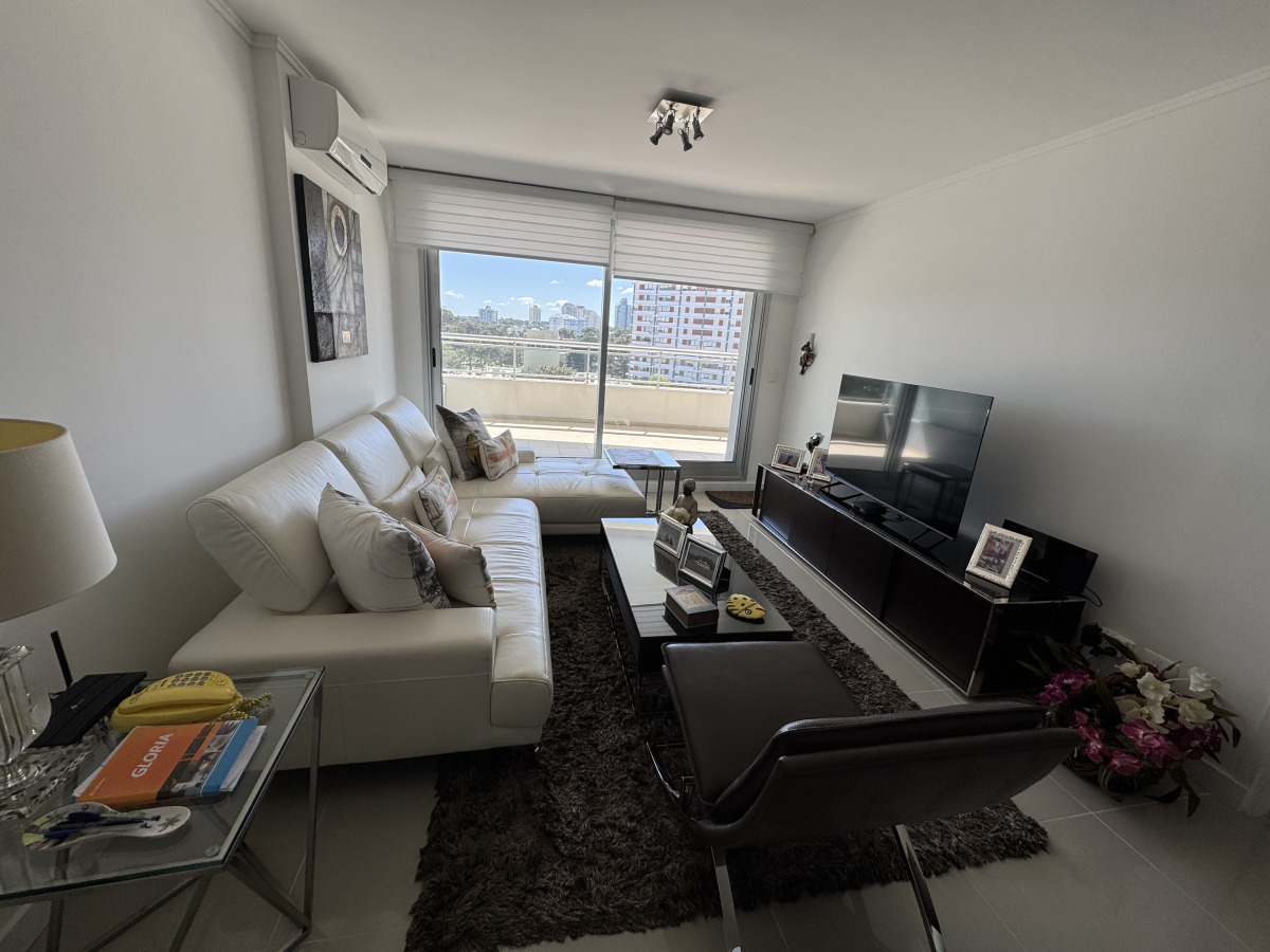  Apartamento de 3 dormitorios en venta en Punta del Este 